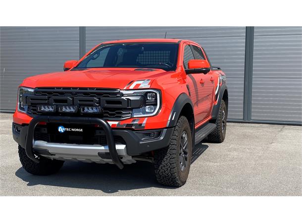 Frontbøyle med tre Lazer Triple-R 750 EL Ford Ranger Raptor 2023+