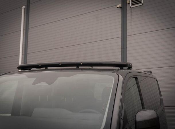 Antec® Sort Takbøyle foran syrefast Til VW Transporter T7 - med Hull til LED 