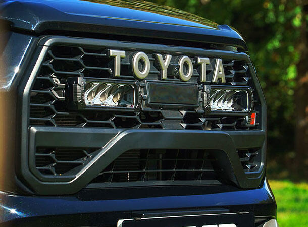 Lazer® Grillkit med Triple-R 750 ELITE Hilux GR Sport II 2025+ med Canny Canbus
