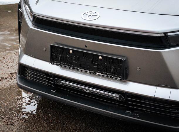 Grillkit med Linear 18 ELITE Toyota BZ4X 2025- 