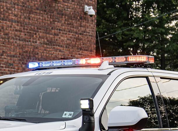 Whelen® Liberty II 59" 12V 12V.150cm. 8 Moduler gult. Justerbar fot 