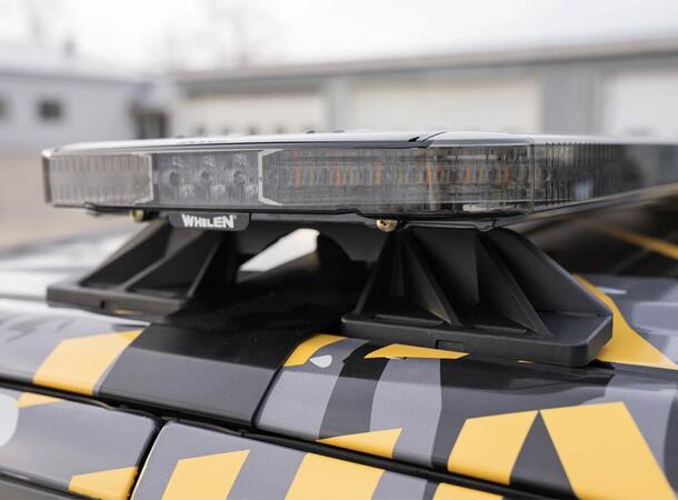 Whelen® Legacy 48" 12V 12V.122cm. 8 Moduler gult. Justerbar fot 