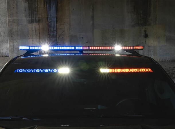 Whelen® Edge 9XS 59" 12V 150cm. 8 Moduler gult. Med justerbar fot 