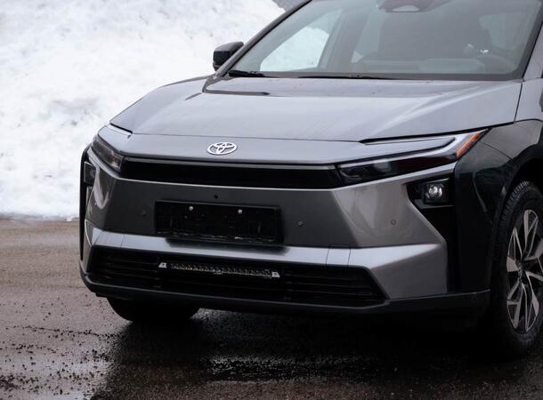 Grillkit med Linear 18ELITE+ Toyota BZ4X 2025- 