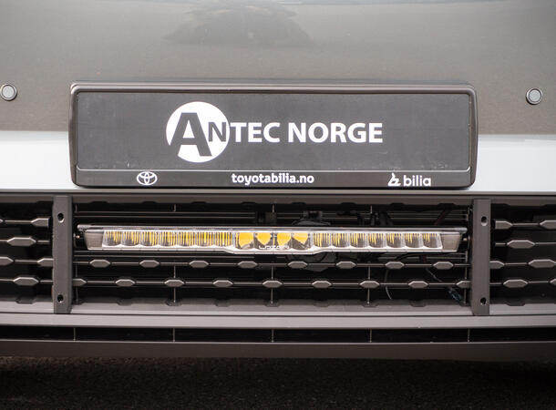 Grillkit med Lazer Glide 18 Toyota C-HR+ 2025- Modernum Canbus 