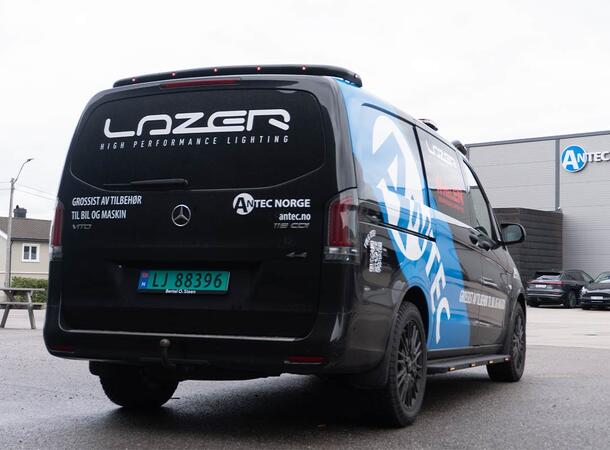 Antec® Bakre takbøyle sort med lys Til MB Vito 2014- 