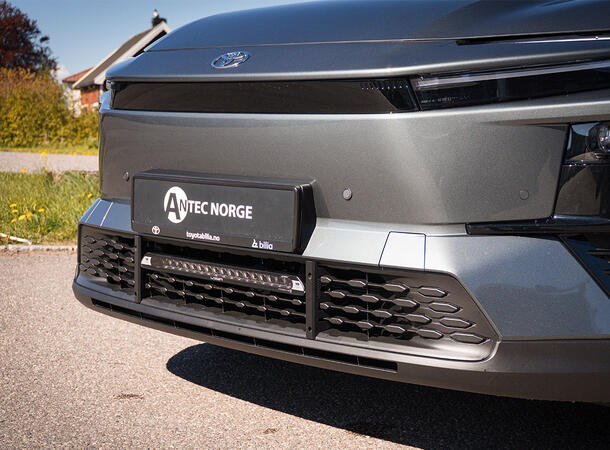 Grillkit med Lazer Linear 18 ELITE+ Toyota C-HR+ 2025- Modernum Canbus 