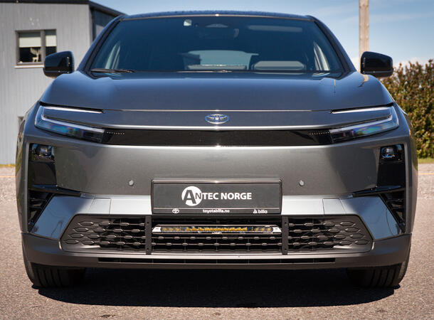 Grillkit med Lazer Linear 18 ELITE+ Toyota C-HR+ 2025- Modernum Canbus 