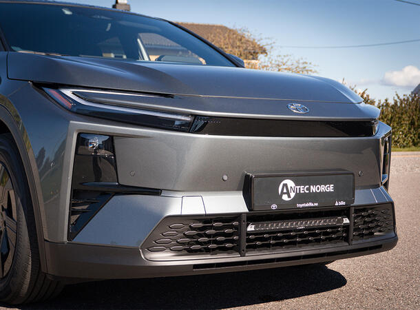 Grillkit med Lazer Linear 18 ELITE+ Toyota C-HR+ 2025- Uten Canbus 