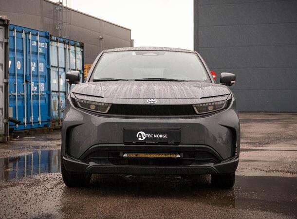 Grillkit med Lazer Linear 18 ELITE+ Matrix Canbus Toyota Urban Cruiser 2025- 
