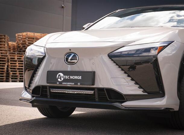 Grillkit med Glide 18 Std Med XBB. Lexus RZ 550e 2025- 
