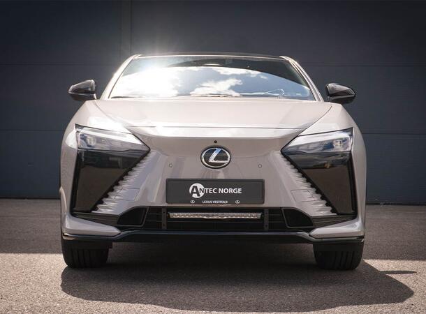 Grillkit med Glide 18 Std Med XBB. Lexus RZ 550e 2025- 
