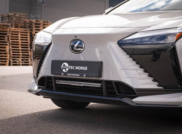 Grillkit med Glide 18 Std Med XBB. Lexus RZ 550e 2025- 