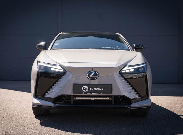 Grillkit med Linear 18 ELITE Uten Canbus. Lexus RZ 550e 2025- 