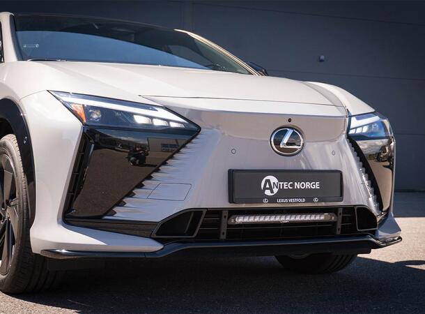 Grillkit med Linear 18 ELITE Uten Canbus. Lexus RZ 550e 2025- 