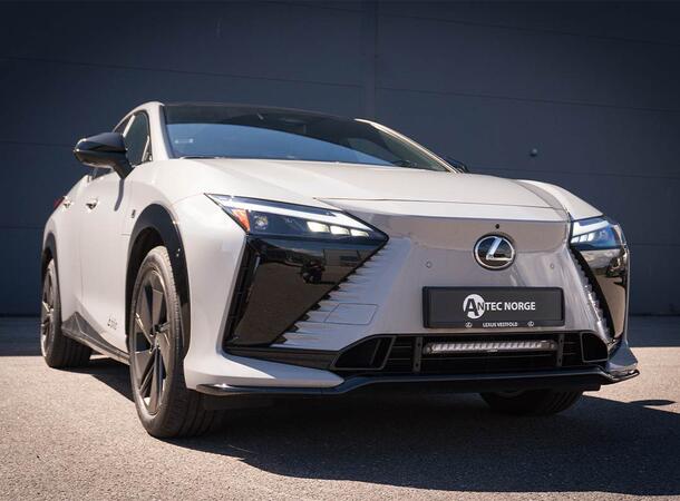 Grillkit med Linear 18 ELITE Uten Canbus. Lexus RZ 550e 2025- 