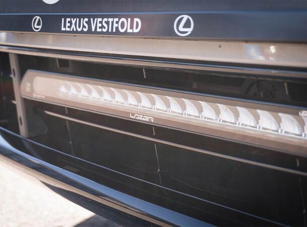 Grillkit med Linear 18 ELITE Med XBB. Lexus RZ 550e 2025- 