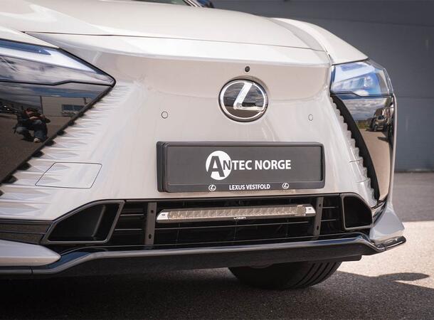 Grillkit med Linear 18 ELITE+ Uten Canbus. Lexus RZ 550e 2025- 