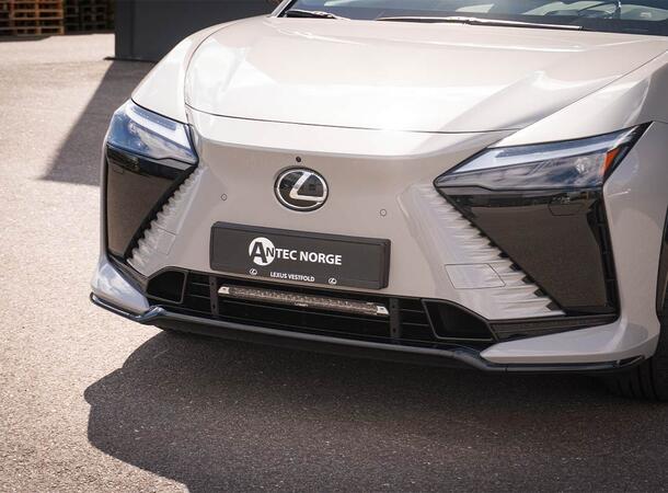 Grillkit med Linear 18 ELITE+ Uten Canbus. Lexus RZ 550e 2025- 