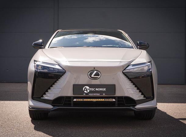 Grillkit med Linear 18 ELITE+ Med XBB. Lexus RZ 550e 2025- 