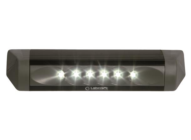 Labcraft Interiørlys skrå 1872Lm 12v. Mål:183x50x20mm.